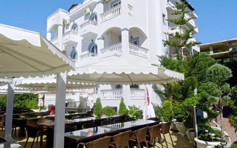 Hotel Serxho Саранде Екстериор снимка